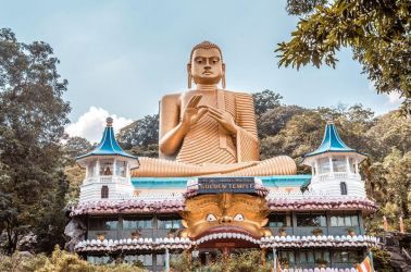 Шри Ланка – остров на древни храмове, чаени плантации и златни плажове с полет от Варна